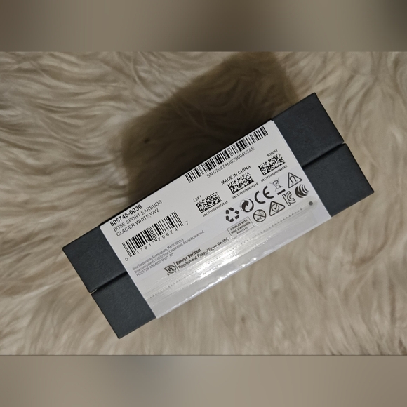 Bose Sport Earbuds - White - Picture 3 of 4